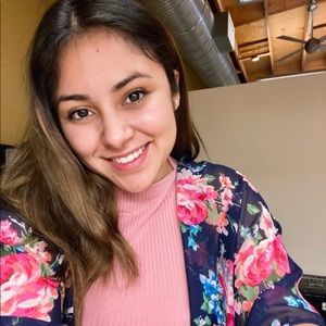 Meet your Posher, Casandra